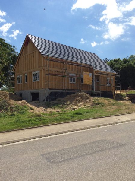 couverture de la toiture d'une maison à ossature bois betschdorf, bas-rhin, alsace